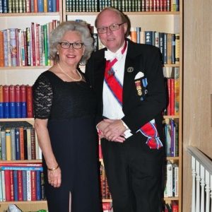 Anne og Arild i galla Diplom og medalje